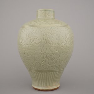 Gegraveerde celadon vaas in Chinees porselein, mogelijk Ming Longquan — foto 8