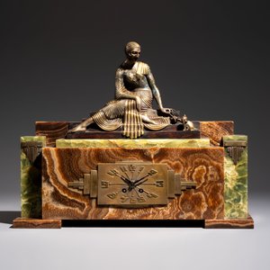 Georges Lavroff (1895–1991): A three-piece Art Deco copper-alloy-mounted green and brown onyx mantelpiece garniture — 照片 2