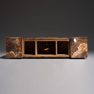 Georges Lavroff (1895–1991): A three-piece Art Deco copper-alloy-mounted green and brown onyx mantelpiece garniture — 照片 8