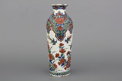 Geribde Delftse vaas met kasjmierdecor, Adriaen Kocx, De Grieksche A, 1686-1701
