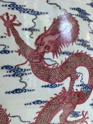 Grand aquarium en porcelaine de Chine en émaux bleu et rose à décor de dragons, 19/20ème — photo 11