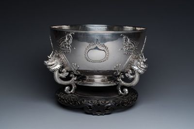 Grand bol en argent reposant sur trois pieds en forme de dragons, marque de Kun He, Shanghai, Chine, 19/20ème