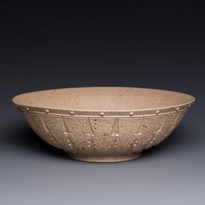 Grand bol en grès de Yixing à décor en relief, marque de Qianlong, Chine, 18/19ème — photo 1
