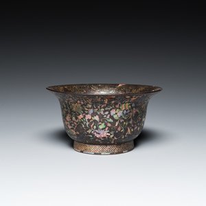Grand bol en laque noir incrusté de nacre, Chine, Kangxi — photo 1