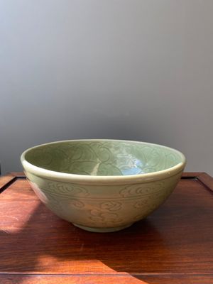 Grand bol en porcelaine de Chine céladon de Longquan à décor incisé, Ming — photo 2