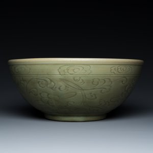 Grand bol en porcelaine de Chine céladon de Longquan à décor incisé, Ming — photo 3
