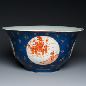 Grand bol en porcelaine de Chine en bleu poudré et rouge de fer à décor des 'huit immortels', 19ème — photo 8