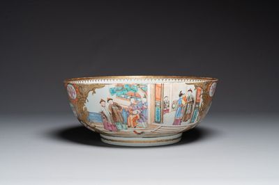 Grand bol en porcelaine de Chine famille rose de Canton à décor mandarin, Qianlong