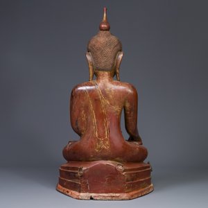 Grand bouddha en bhumisparsha mudra en laque doré, Birmanie, 19/20ème — photo 3