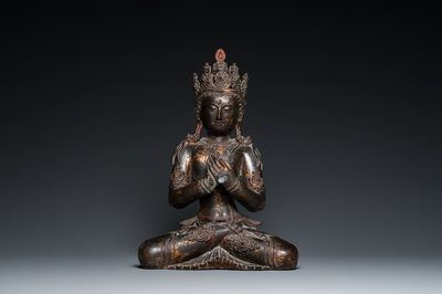 Grand Bouddha en bronze doré et laqué, Sino-Tibet, 19/20ème
