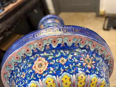 Grand bougeoir en émaux de Canton sur fond bleu à décor de 'Shou', Chine, Qianlong/Jiaqing — photo 26