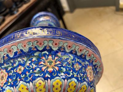 Grand bougeoir en émaux de Canton sur fond bleu à décor de 'Shou', Chine, Qianlong/Jiaqing — photo 27