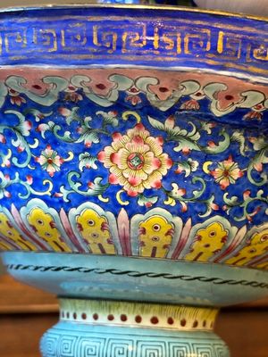 Grand bougeoir en émaux de Canton sur fond bleu à décor de 'Shou', Chine, Qianlong/Jiaqing — photo 10