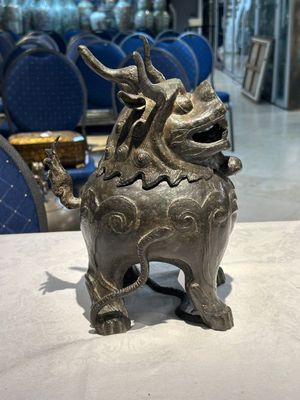 Grand brûle-parfum couvert en bronze en forme de luduan, Chine, Ming — photo 2