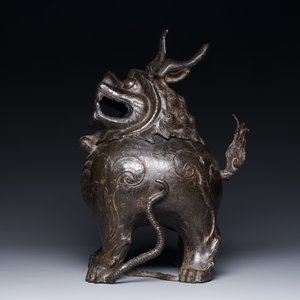 Grand brûle-parfum couvert en bronze en forme de luduan, Chine, Ming — photo 3
