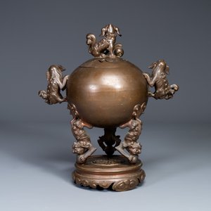Grand brûle-parfum couvert sur socle en bronze à décor de six lions, Chine, 19ème — photo 3