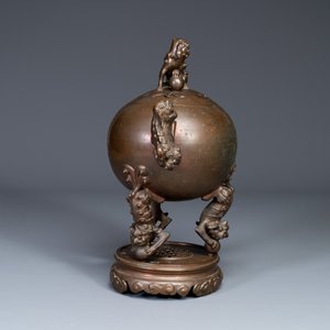 Grand brûle-parfum couvert sur socle en bronze à décor de six lions, Chine, 19ème — photo 4