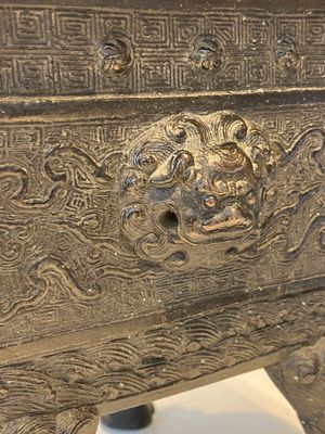 Grand brûle-parfum en bronze au couvercle à décor d'un paysage montagneux avec un dragon et d'autres animaux, Chine, Yuan — photo 22
