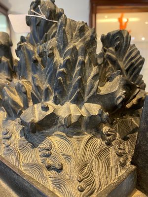Grand brûle-parfum en bronze au couvercle à décor d'un paysage montagneux avec un dragon et d'autres animaux, Chine, Yuan — photo 9