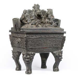 Grand brûle-parfum en bronze au couvercle à décor d'un paysage montagneux avec un dragon et d'autres animaux, Chine, Yuan — photo 2