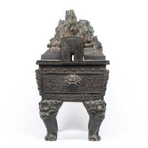 Grand brûle-parfum en bronze au couvercle à décor d'un paysage montagneux avec un dragon et d'autres animaux, Chine, Yuan — photo 4
