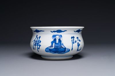 Grand brûle-parfum en porcelaine de Chine en bleu et blanc à décor bouddhiste, Kangxi
