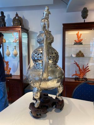 Grand brûle-parfum tripod en argent, marque Shanghai Xinfengxiang 上海新鳳祥, Chine, daté 1925 — photo 2