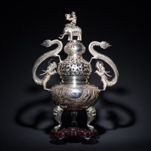 Grand brûle-parfum tripod en argent, marque Shanghai Xinfengxiang 上海新鳳祥, Chine, daté 1925 — photo 1