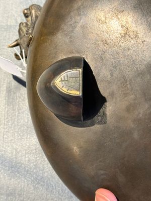 Grand brûle-parfum tripode en bronze aux anses en forme de chilong, marque Qing Qian Gong 清乾宮, Chine, 18ème — photo 12