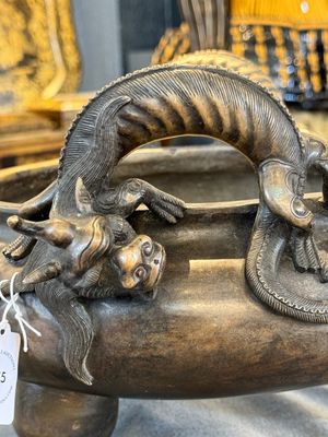 Grand brûle-parfum tripode en bronze aux anses en forme de chilong, marque Qing Qian Gong 清乾宮, Chine, 18ème — photo 5
