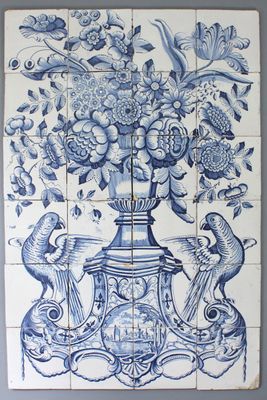 Grand carreau mural en Delft, décor vase à fleurs, la Frise, 18e