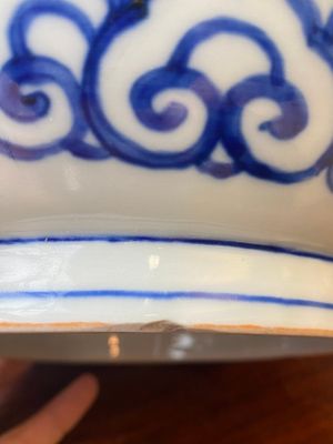 Grand et rare bol en porcelaine de Chine en bleu et blanc à décor des '100 garçons', marque et époque de Jiajing — photo 21