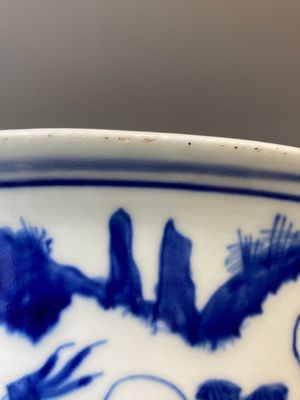 Grand et rare bol en porcelaine de Chine en bleu et blanc à décor des '100 garçons', marque et époque de Jiajing — photo 24
