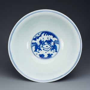 Grand et rare bol en porcelaine de Chine en bleu et blanc à décor des '100 garçons', marque et époque de Jiajing — photo 6