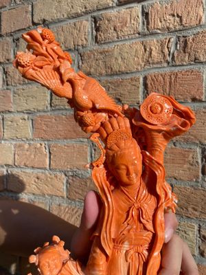 Grand groupe figurant une dame entourée d'enfants en corail rouge, Chine, 19/20ème — photo 20