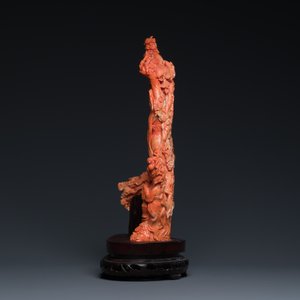 Grand groupe figurant une dame entourée d'enfants en corail rouge, Chine, 19/20ème — photo 2