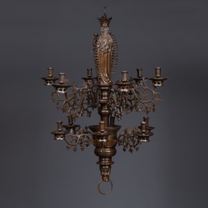 Grand lustre de style néo-gothique en bronze 'Madonne à l'enfant', Flandres ou Pays-Bas, 19ème — photo 2