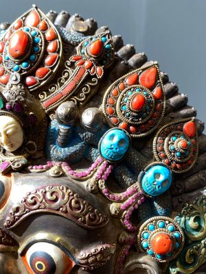Grand masque de 'Bhairava' en argent filigrané et incrusté de pierres semi-précieuses, Tibet ou Népal, 19ème — photo 13