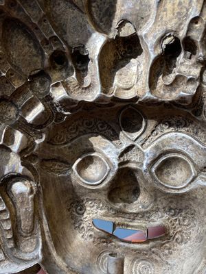 Grand masque de 'Bhairava' en argent filigrané et incrusté de pierres semi-précieuses, Tibet ou Népal, 19ème — photo 18