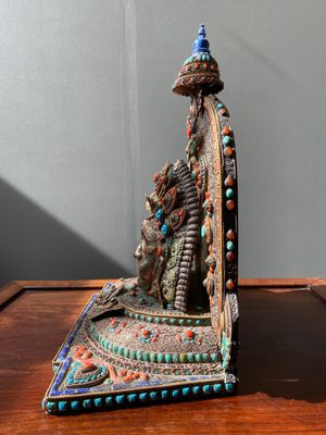 Grand masque de 'Bhairava' en argent filigrané et incrusté de pierres semi-précieuses, Tibet ou Népal, 19ème — photo 2