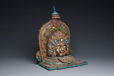 Grand masque de 'Bhairava' en argent filigrané et incrusté de pierres semi-précieuses, Tibet ou Népal, 19ème