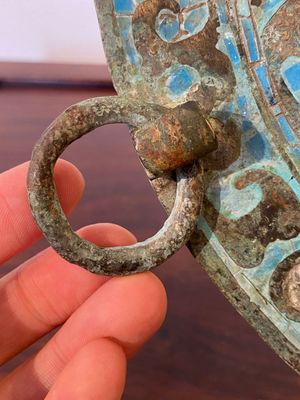 Grand mirroir en bronze incrusté de turquoise et d'or ou argent doré, Chine, Période des Royaumes Combattants — photo 15