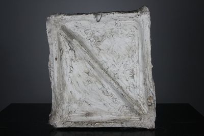 Grand moulage en plâtre d'une plaque de commémoration de la brasserie 'De Halve Maan', atelier De Wispelaere, Bruges, 1e moitié 20e
