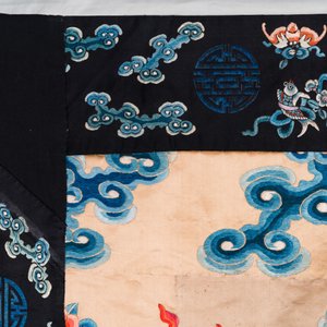 Grand panneau en soie brodée à fil d'or à décor d'un dragon impérial, Chine, 19ème — photo 7