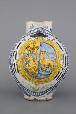 Grand pichet italien héraldique avec écusson du cardinal Scipione Borghese, Sicile (?),17e