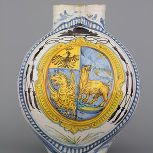Grand pichet italien héraldique avec écusson du cardinal Scipione Borghese, Sicile (?),17e — photo 1