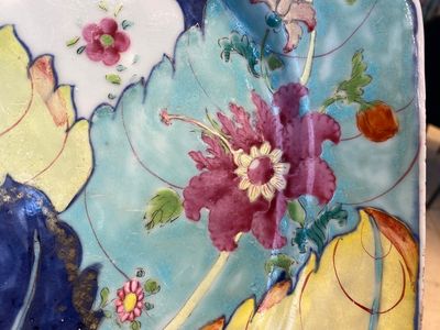 Grand plat de forme octogonale en porcelaine de Chine famille rose à décor de feuilles de tabac, Qianlong — photo 6