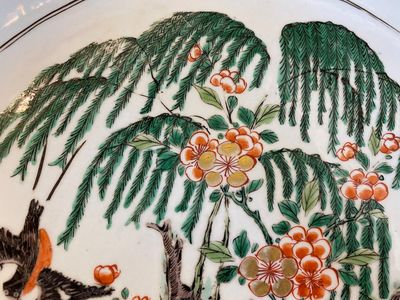 Grand plat de forme octogonale en porcelaine de Chine famille verte, Kangxi — photo 3