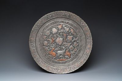 Grand plat en cuivre étamé à décor de chèvres et d'oiseaux, art qajar, 19ème