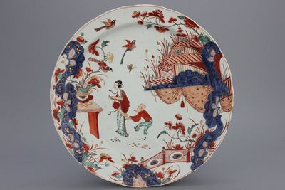 Grand plat en faïence de Delft doré, chinoiserie, décor imari, 18e
